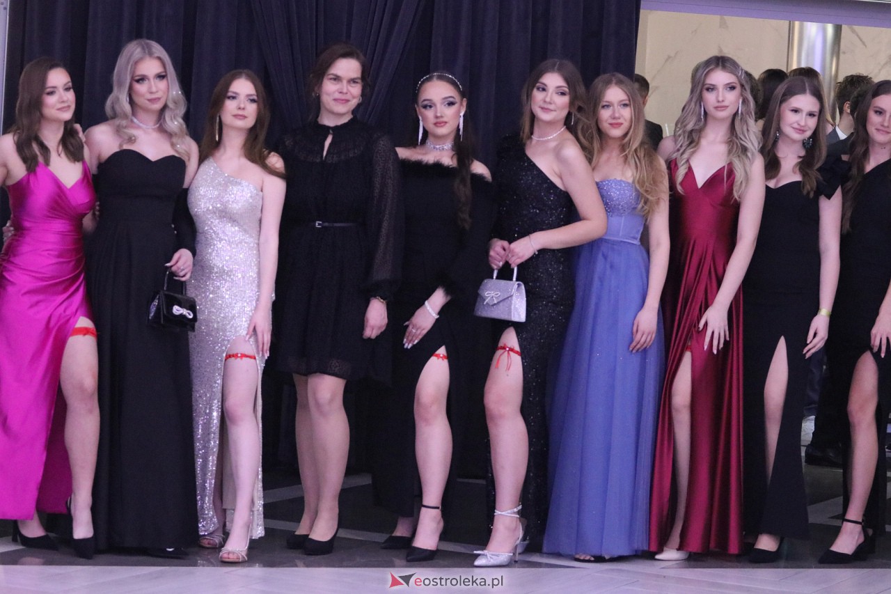 Studniówka II LO w Ostrołęce 2024 [10.02.2024] - zdjęcie #80 - eOstroleka.pl