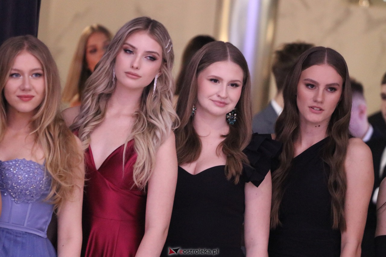 Studniówka II LO w Ostrołęce 2024 [10.02.2024] - zdjęcie #76 - eOstroleka.pl