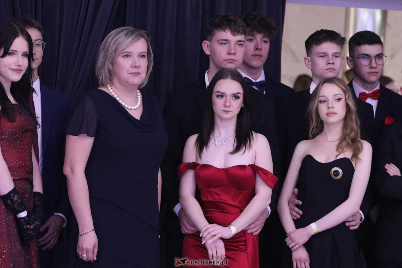 Studniówka II LO w Ostrołęce 2024 [10.02.2024] - zdjęcie #72 - eOstroleka.pl
