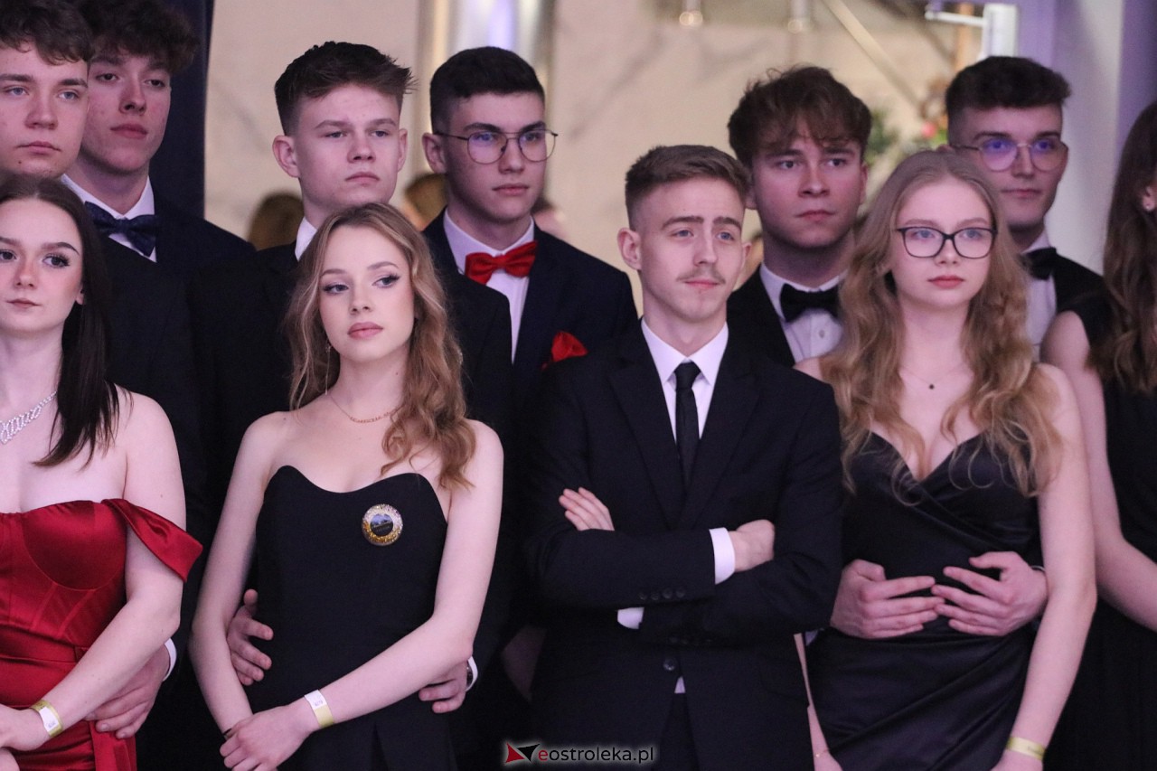 Studniówka II LO w Ostrołęce 2024 [10.02.2024] - zdjęcie #71 - eOstroleka.pl