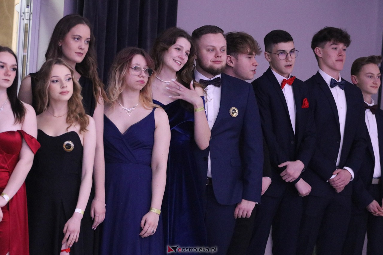 Studniówka II LO w Ostrołęce 2024 [10.02.2024] - zdjęcie #70 - eOstroleka.pl