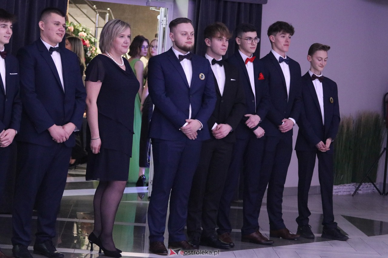 Studniówka II LO w Ostrołęce 2024 [10.02.2024] - zdjęcie #68 - eOstroleka.pl