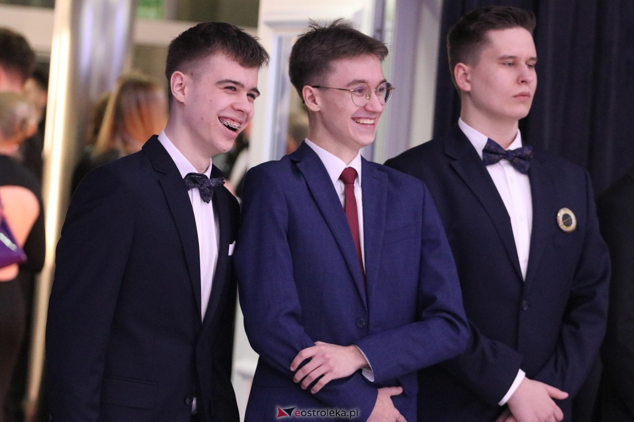Studniówka II LO w Ostrołęce 2024 [10.02.2024] - zdjęcie #67 - eOstroleka.pl