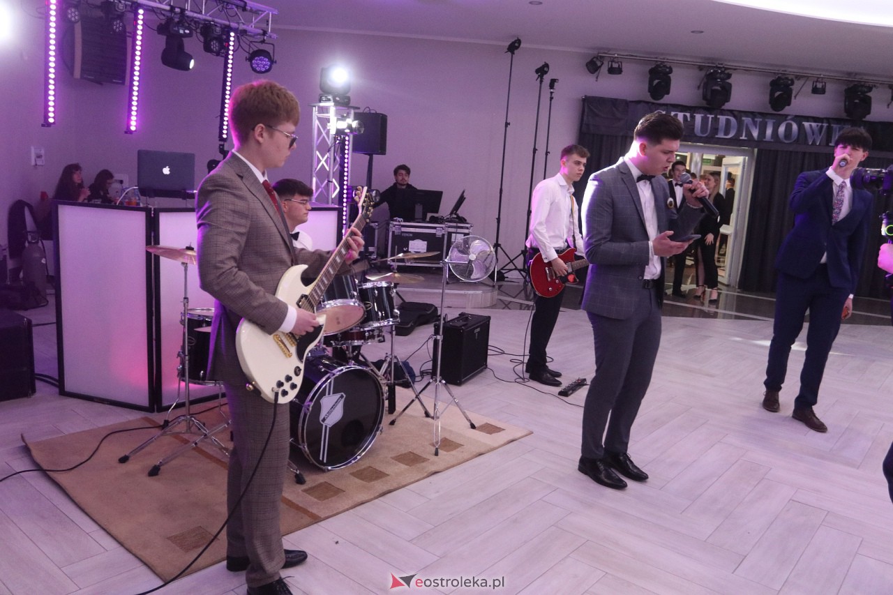 Studniówka II LO w Ostrołęce 2024 [10.02.2024] - zdjęcie #66 - eOstroleka.pl