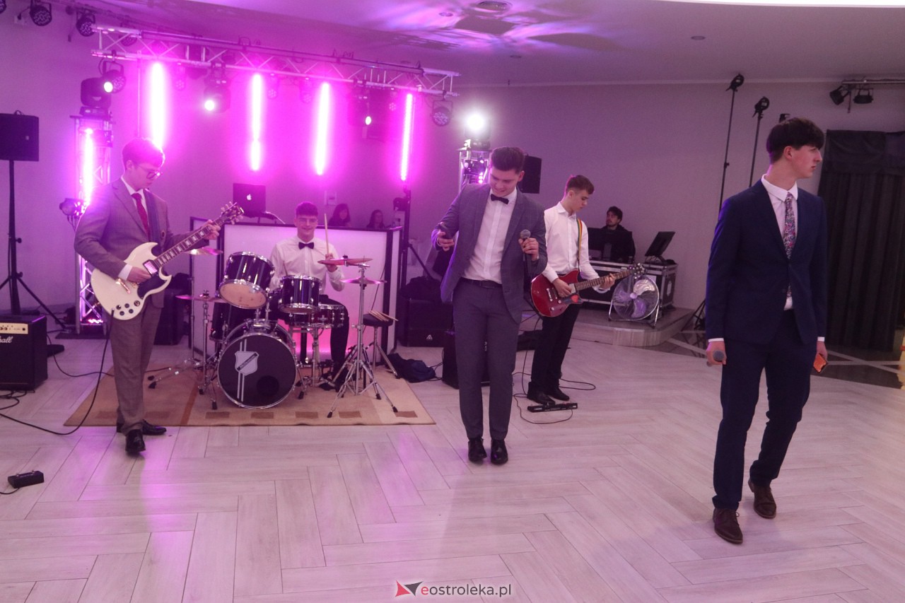 Studniówka II LO w Ostrołęce 2024 [10.02.2024] - zdjęcie #65 - eOstroleka.pl