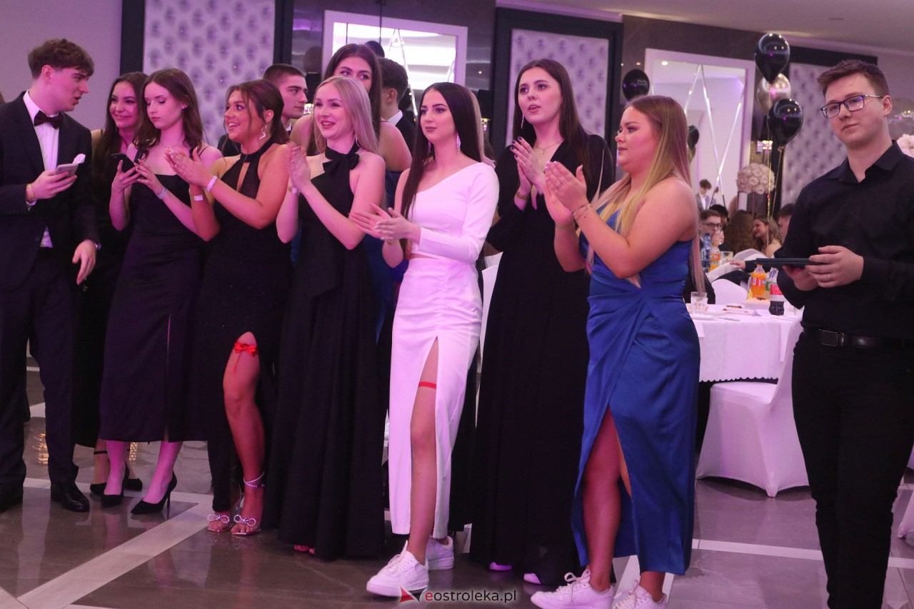 Studniówka II LO w Ostrołęce 2024 [10.02.2024] - zdjęcie #64 - eOstroleka.pl