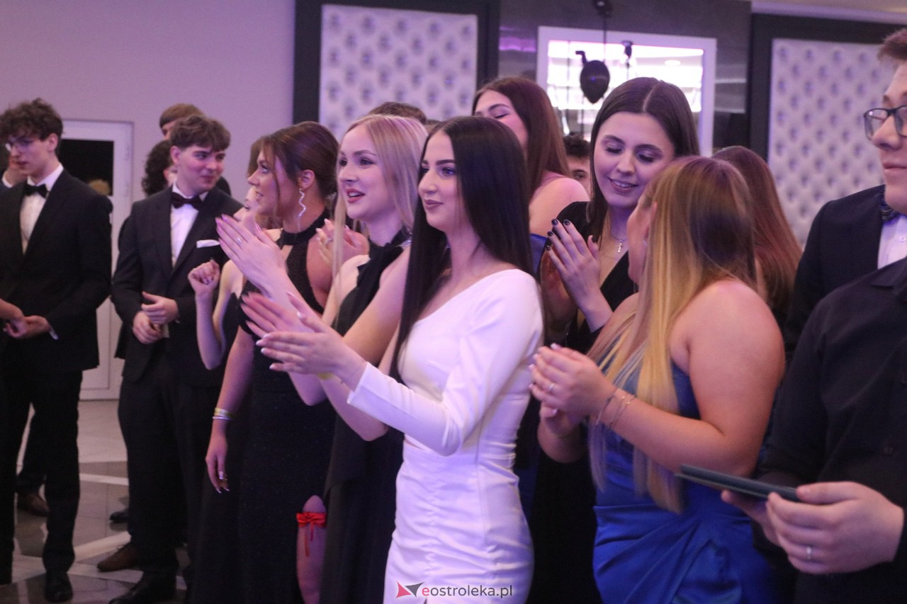 Studniówka II LO w Ostrołęce 2024 [10.02.2024] - zdjęcie #63 - eOstroleka.pl