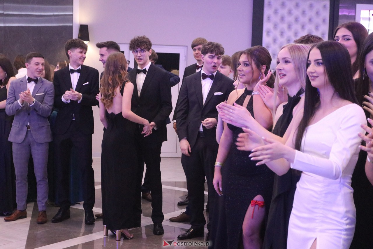 Studniówka II LO w Ostrołęce 2024 [10.02.2024] - zdjęcie #62 - eOstroleka.pl