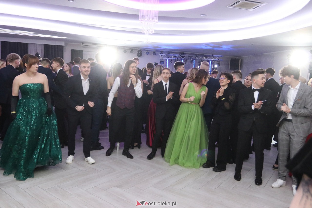 Studniówka II LO w Ostrołęce 2024 [10.02.2024] - zdjęcie #61 - eOstroleka.pl