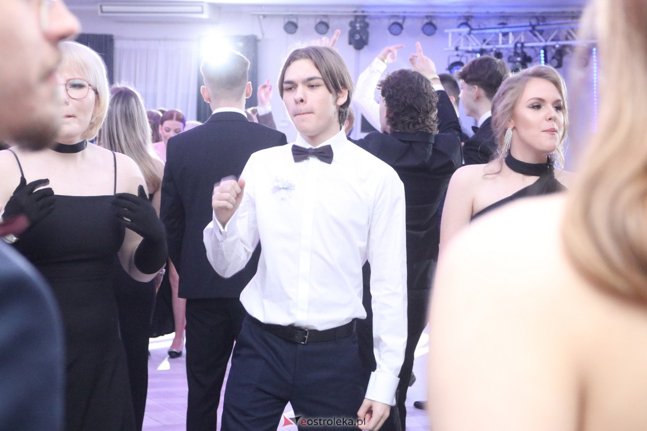 Studniówka II LO w Ostrołęce 2024 [10.02.2024] - zdjęcie #59 - eOstroleka.pl