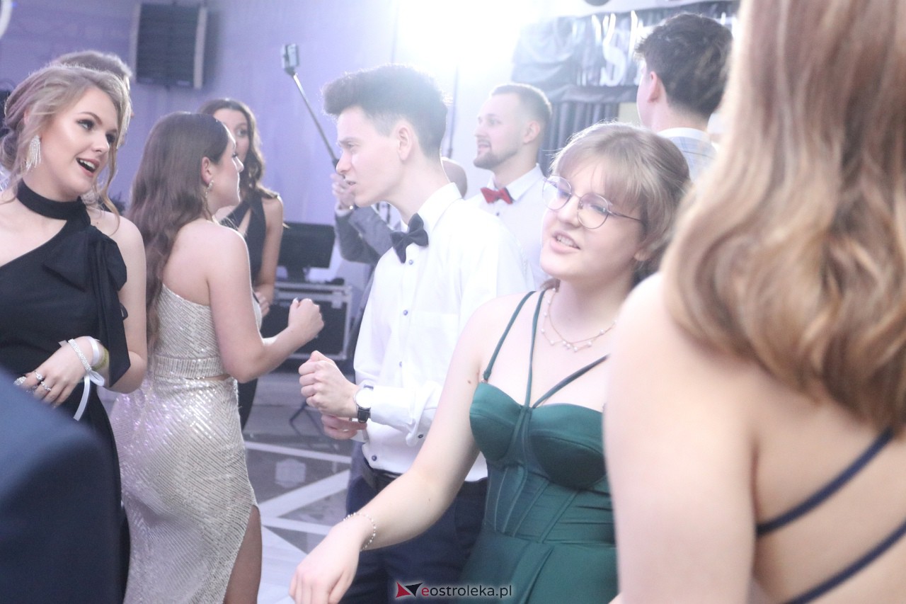 Studniówka II LO w Ostrołęce 2024 [10.02.2024] - zdjęcie #58 - eOstroleka.pl