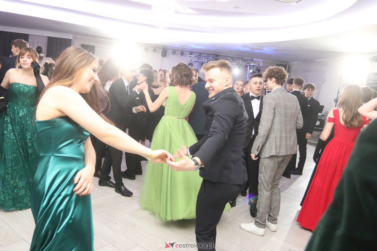 Studniówka II LO w Ostrołęce 2024 [10.02.2024] - zdjęcie #56 - eOstroleka.pl