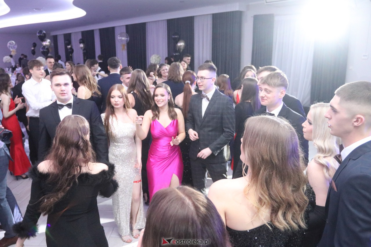 Studniówka II LO w Ostrołęce 2024 [10.02.2024] - zdjęcie #54 - eOstroleka.pl