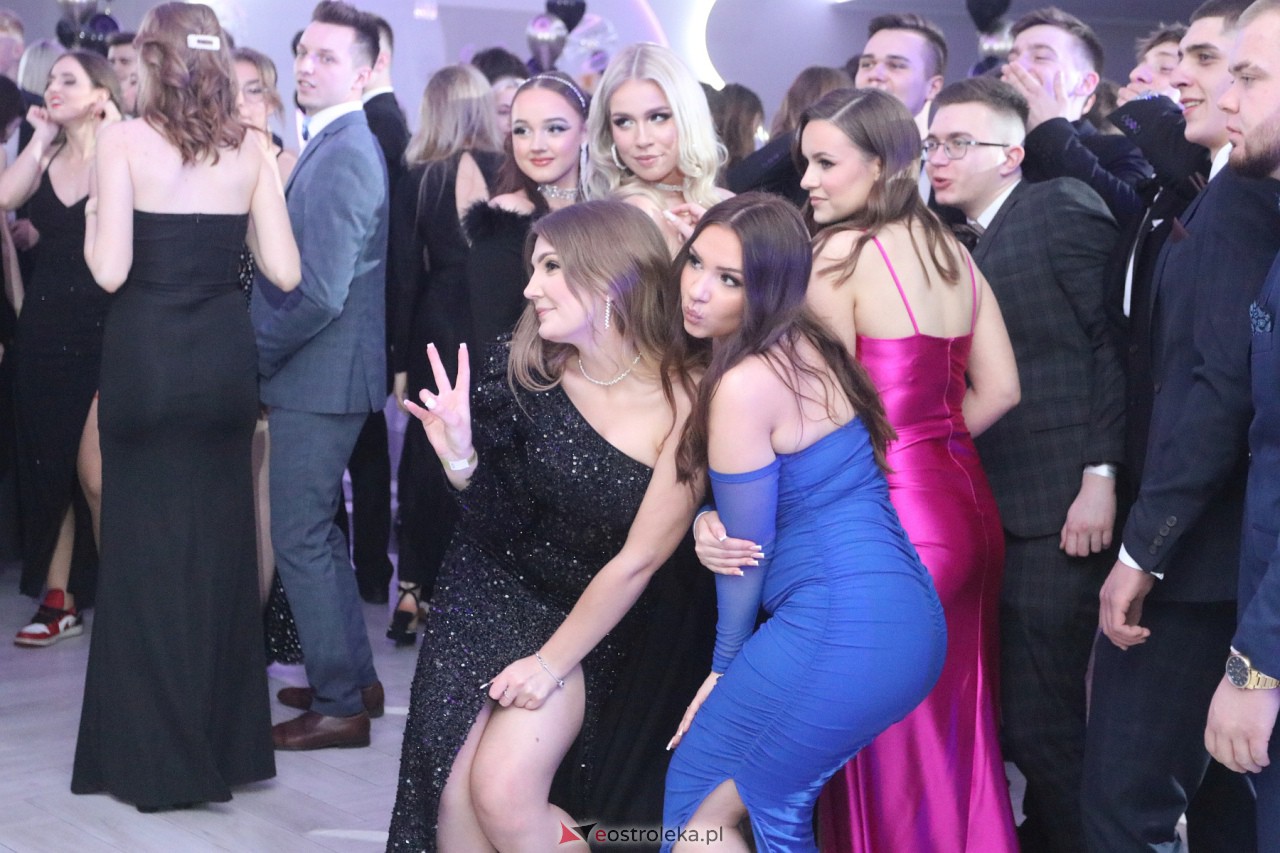 Studniówka II LO w Ostrołęce 2024 [10.02.2024] - zdjęcie #53 - eOstroleka.pl