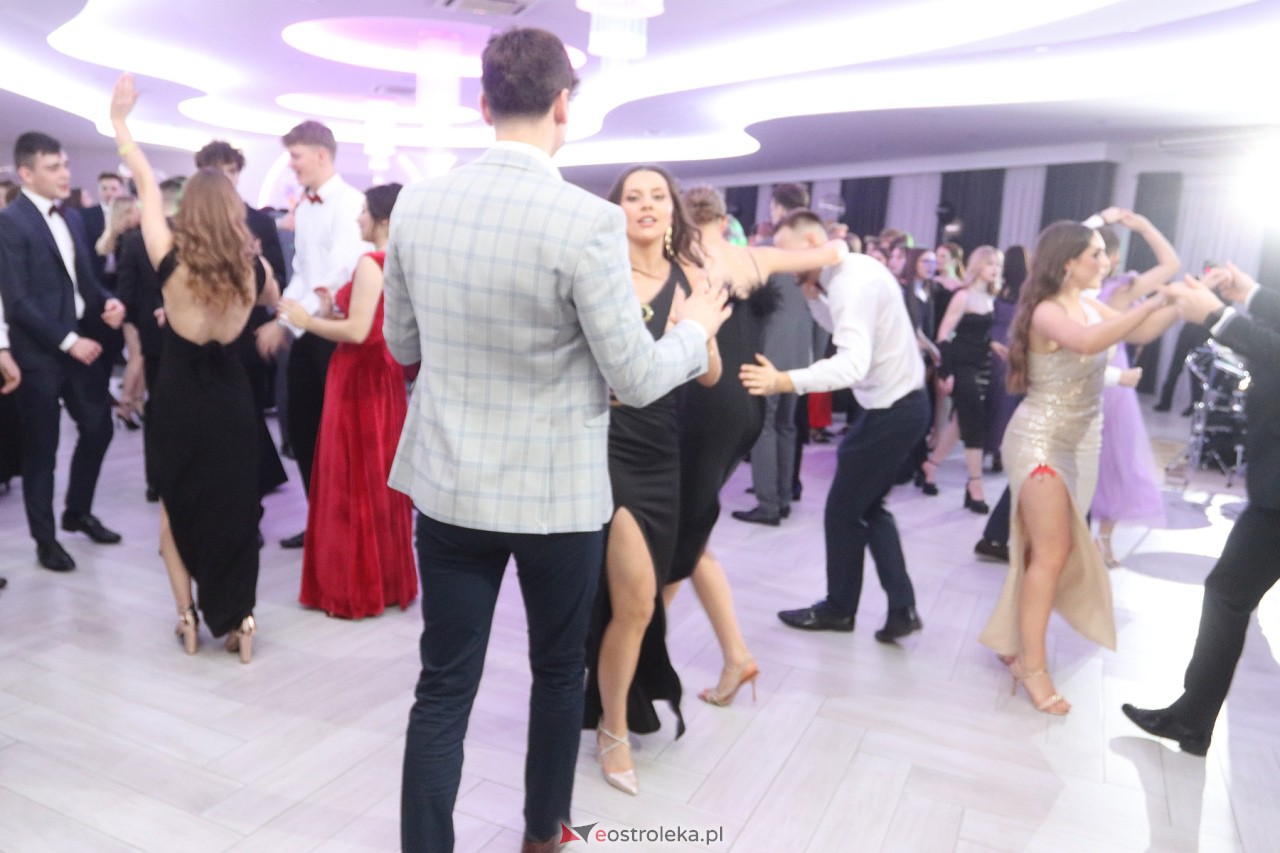 Studniówka II LO w Ostrołęce 2024 [10.02.2024] - zdjęcie #51 - eOstroleka.pl