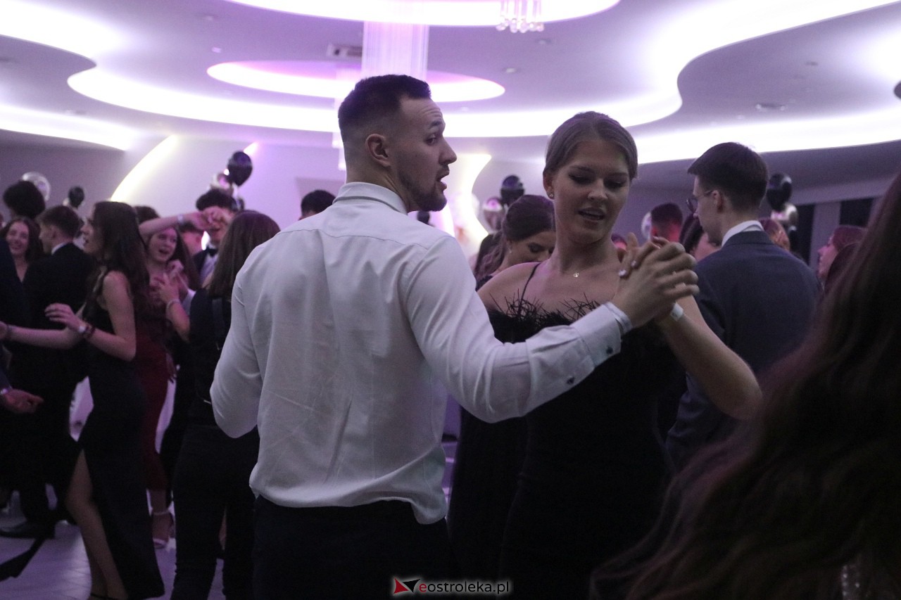 Studniówka II LO w Ostrołęce 2024 [10.02.2024] - zdjęcie #50 - eOstroleka.pl