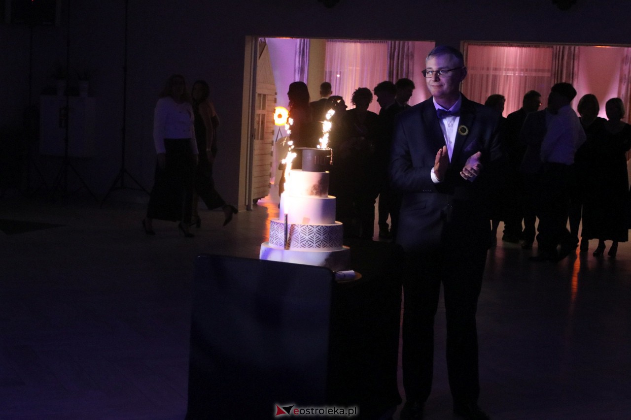 Studniówka II LO w Ostrołęce 2024 [10.02.2024] - zdjęcie #49 - eOstroleka.pl