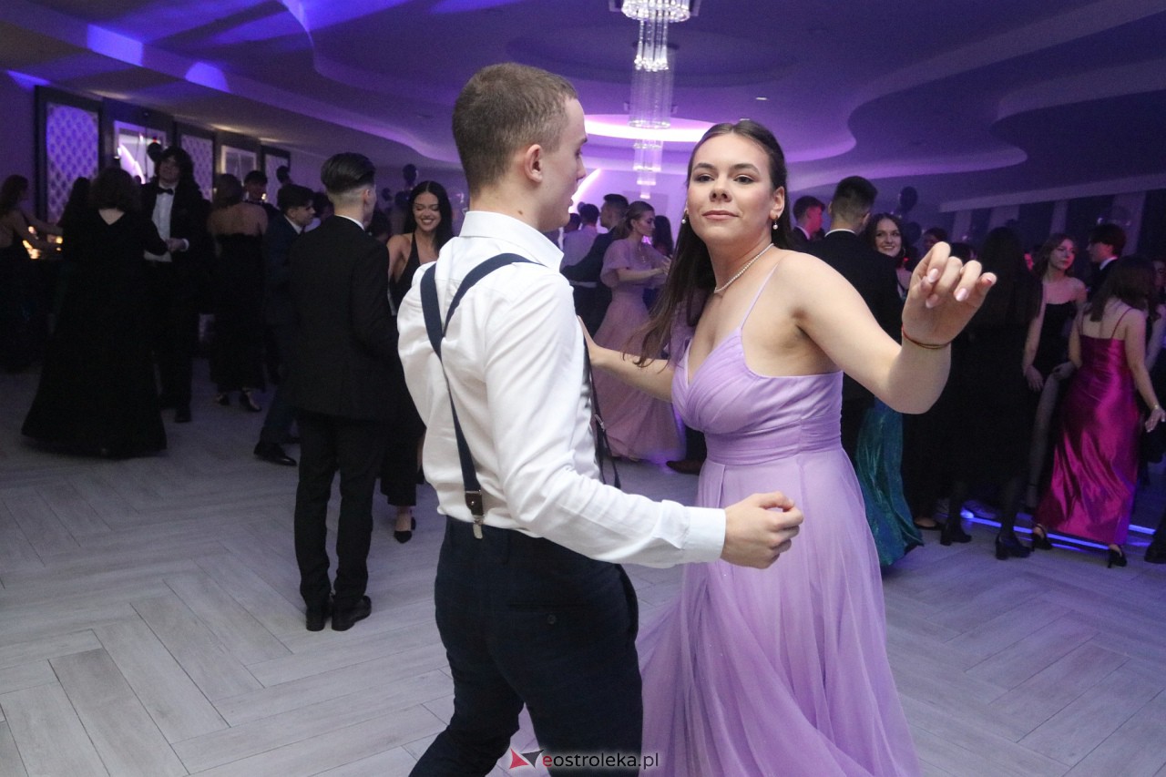 Studniówka II LO w Ostrołęce 2024 [10.02.2024] - zdjęcie #48 - eOstroleka.pl