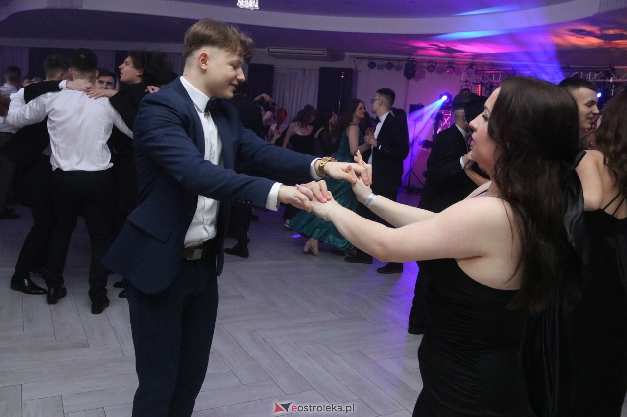 Studniówka II LO w Ostrołęce 2024 [10.02.2024] - zdjęcie #47 - eOstroleka.pl