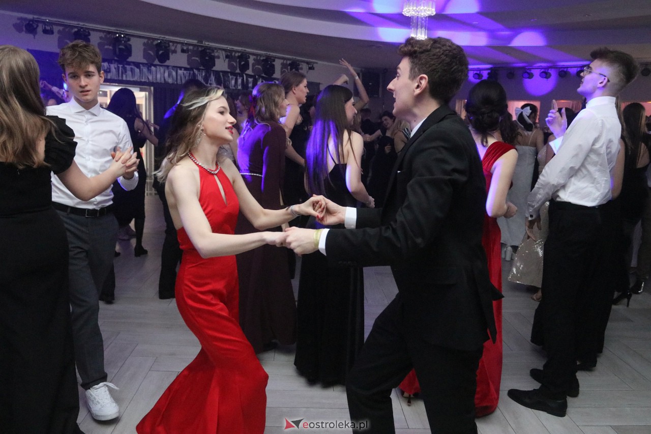 Studniówka II LO w Ostrołęce 2024 [10.02.2024] - zdjęcie #34 - eOstroleka.pl