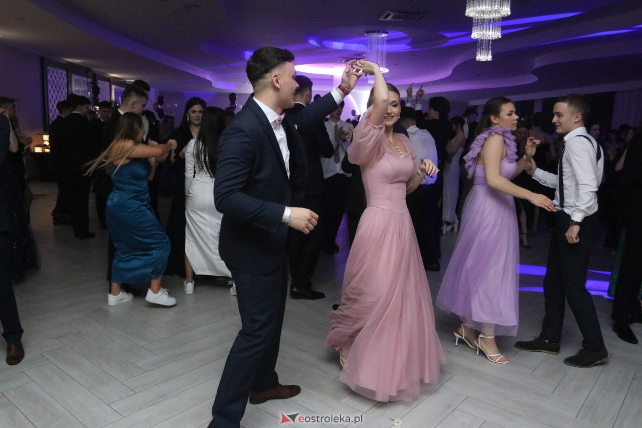 Studniówka II LO w Ostrołęce 2024 [10.02.2024] - zdjęcie #32 - eOstroleka.pl