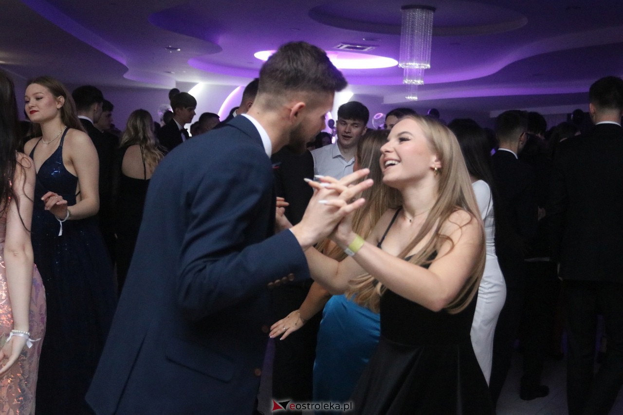 Studniówka II LO w Ostrołęce 2024 [10.02.2024] - zdjęcie #30 - eOstroleka.pl