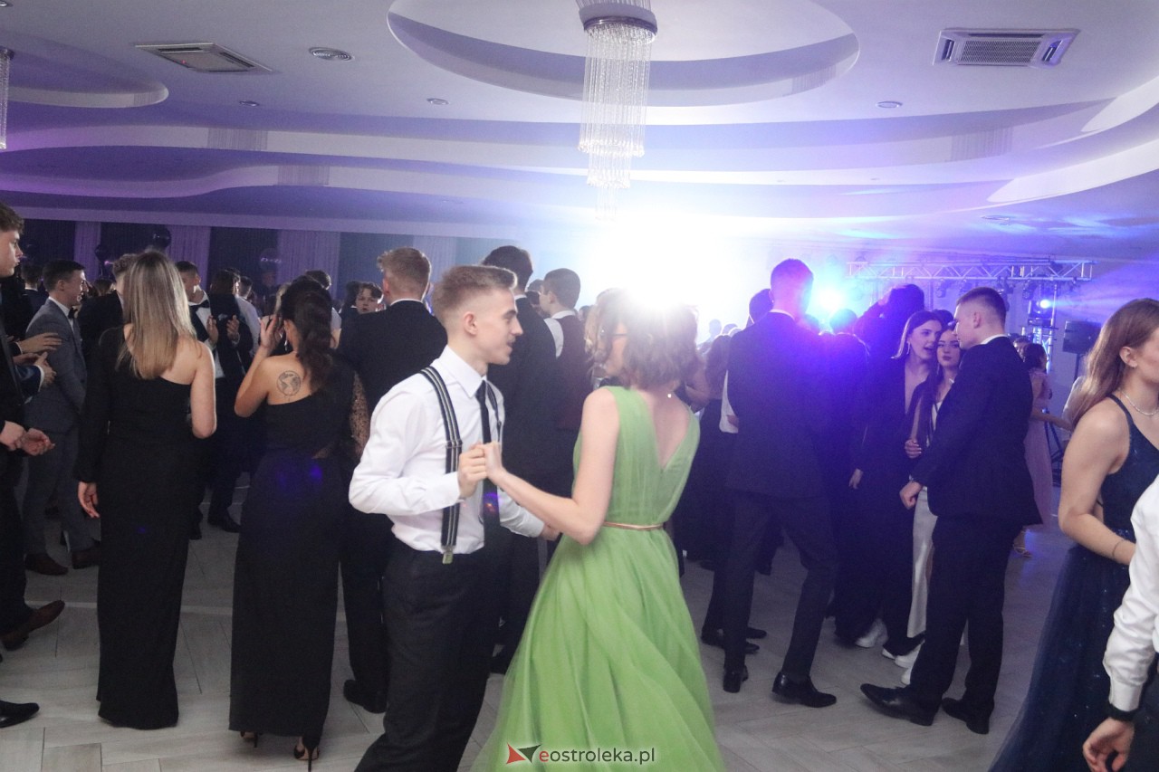 Studniówka II LO w Ostrołęce 2024 [10.02.2024] - zdjęcie #28 - eOstroleka.pl