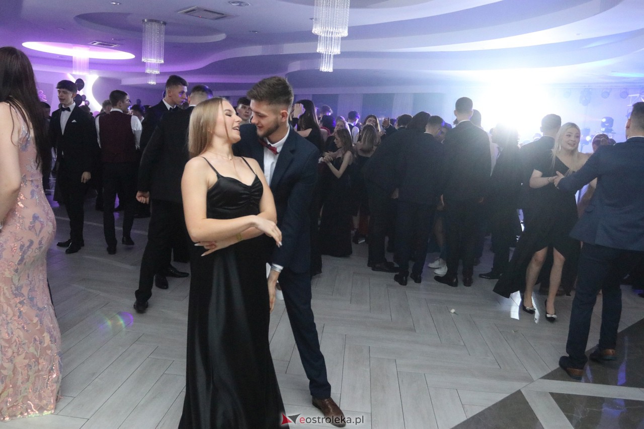 Studniówka II LO w Ostrołęce 2024 [10.02.2024] - zdjęcie #27 - eOstroleka.pl