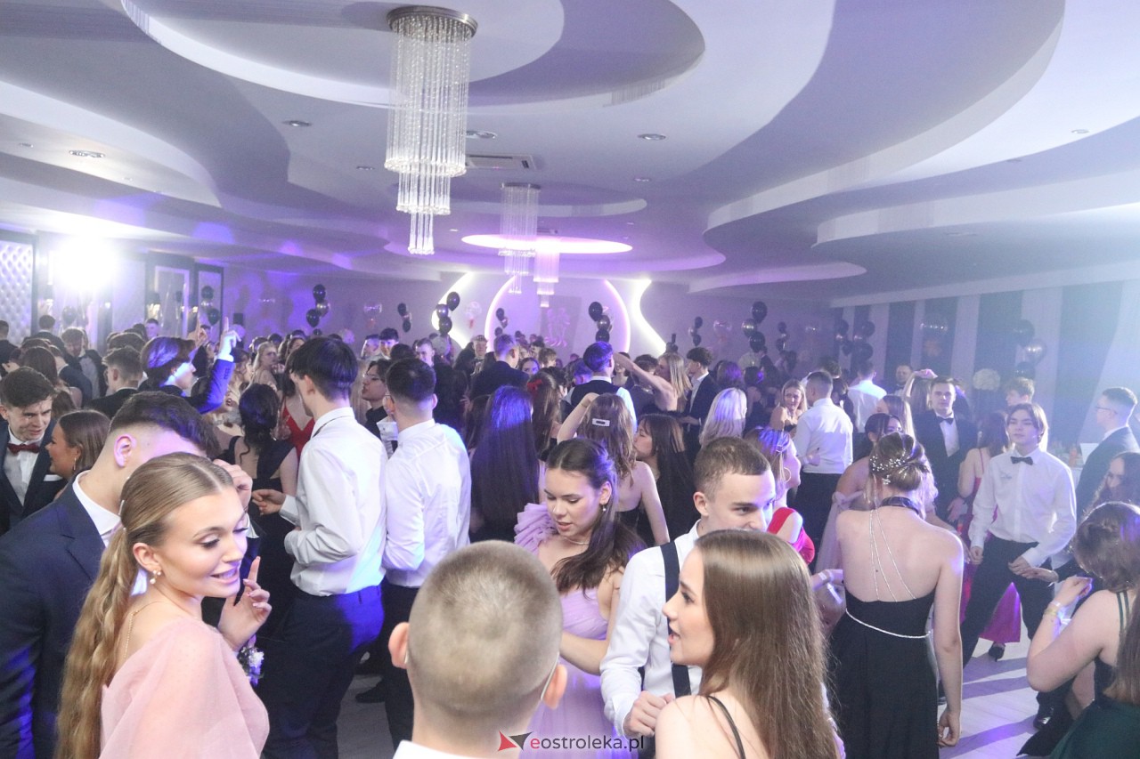 Studniówka II LO w Ostrołęce 2024 [10.02.2024] - zdjęcie #26 - eOstroleka.pl