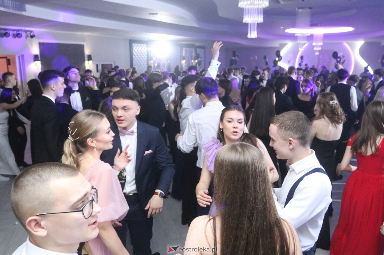 Studniówka II LO w Ostrołęce 2024 [10.02.2024] - zdjęcie #25 - eOstroleka.pl