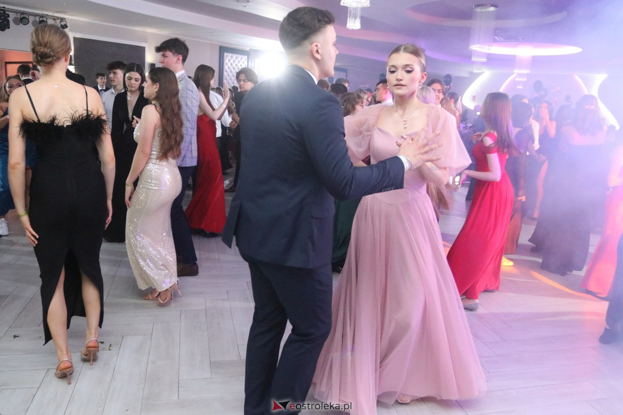 Studniówka II LO w Ostrołęce 2024 [10.02.2024] - zdjęcie #16 - eOstroleka.pl