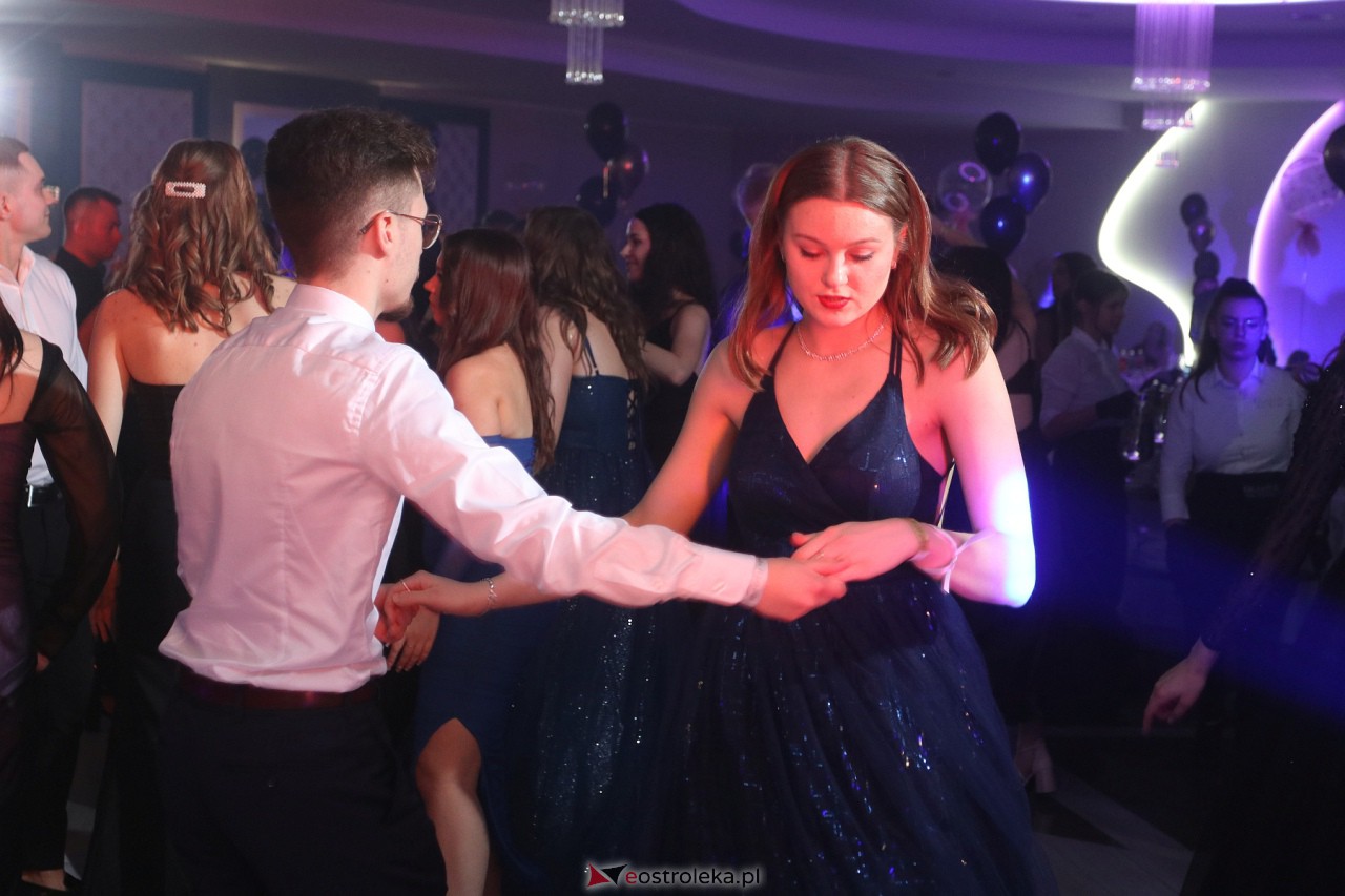 Studniówka II LO w Ostrołęce 2024 [10.02.2024] - zdjęcie #15 - eOstroleka.pl