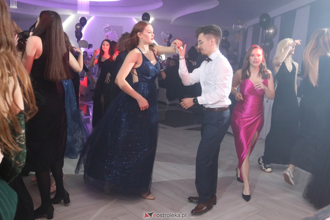 Studniówka II LO w Ostrołęce 2024 [10.02.2024] - zdjęcie #14 - eOstroleka.pl