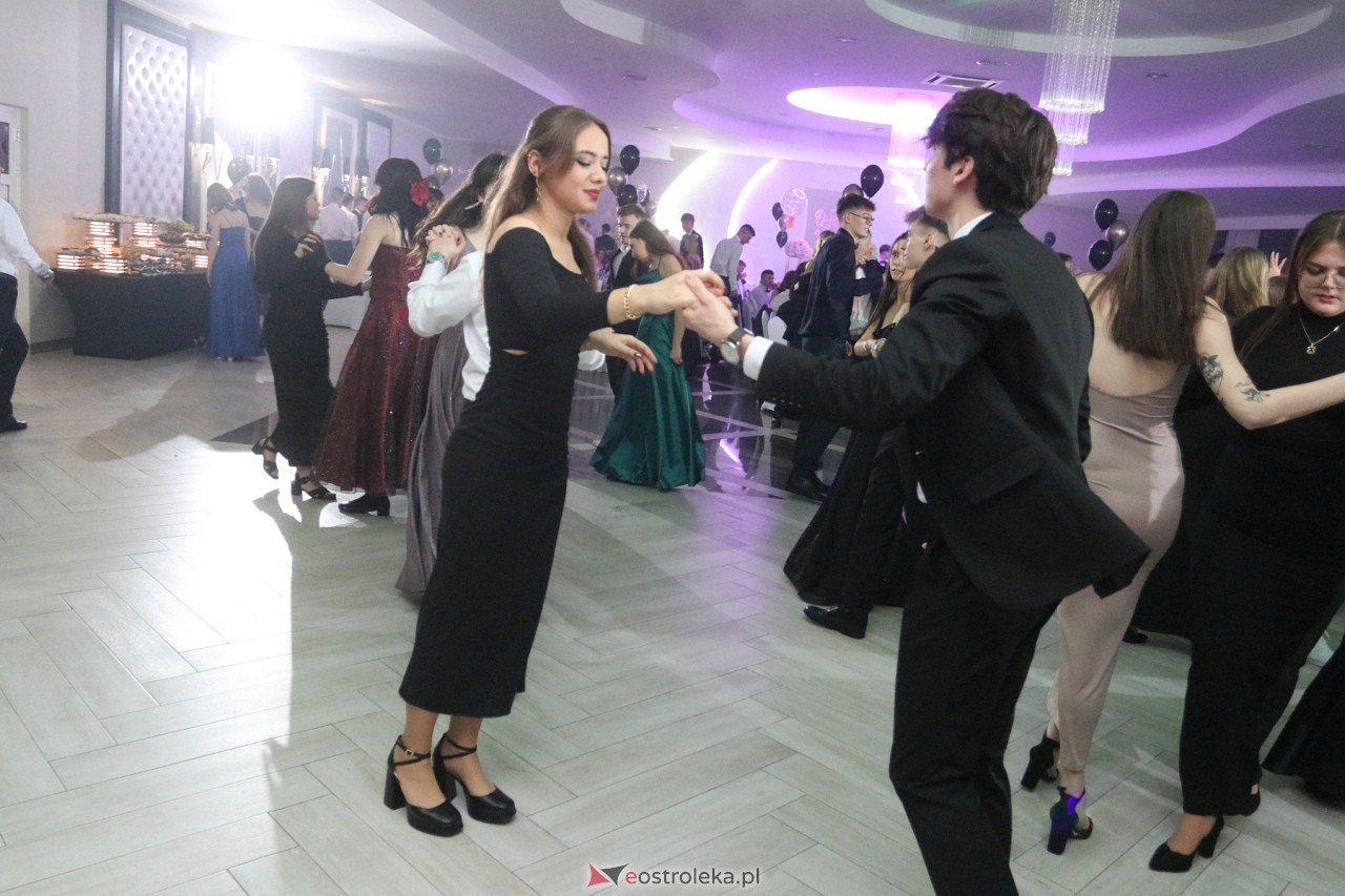 Studniówka II LO w Ostrołęce 2024 [10.02.2024] - zdjęcie #11 - eOstroleka.pl