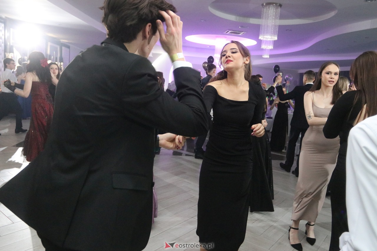 Studniówka II LO w Ostrołęce 2024 [10.02.2024] - zdjęcie #10 - eOstroleka.pl