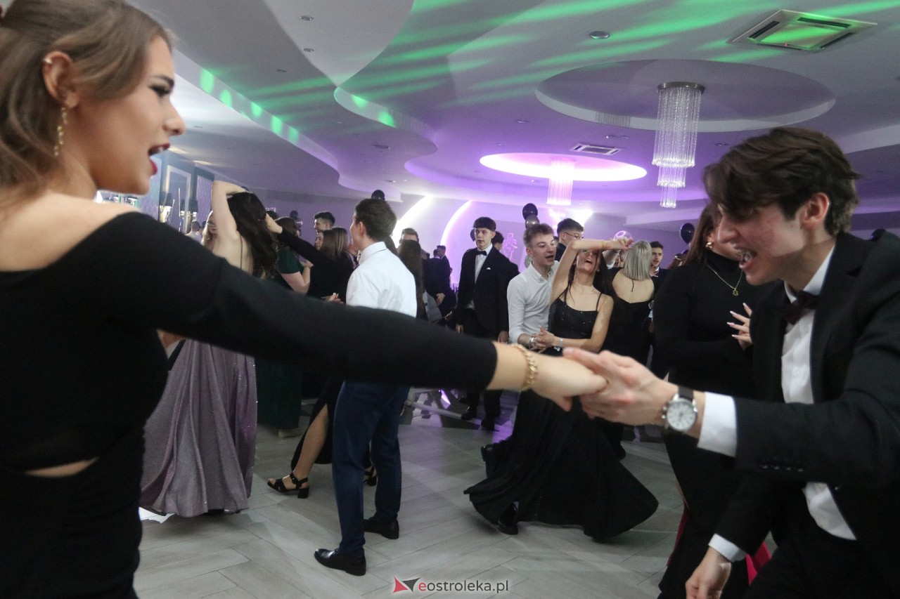 Studniówka II LO w Ostrołęce 2024 [10.02.2024] - zdjęcie #9 - eOstroleka.pl