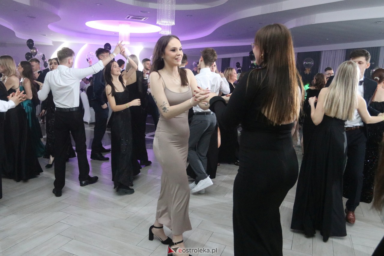 Studniówka II LO w Ostrołęce 2024 [10.02.2024] - zdjęcie #7 - eOstroleka.pl