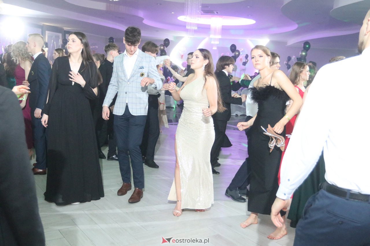 Studniówka II LO w Ostrołęce 2024 [10.02.2024] - zdjęcie #6 - eOstroleka.pl