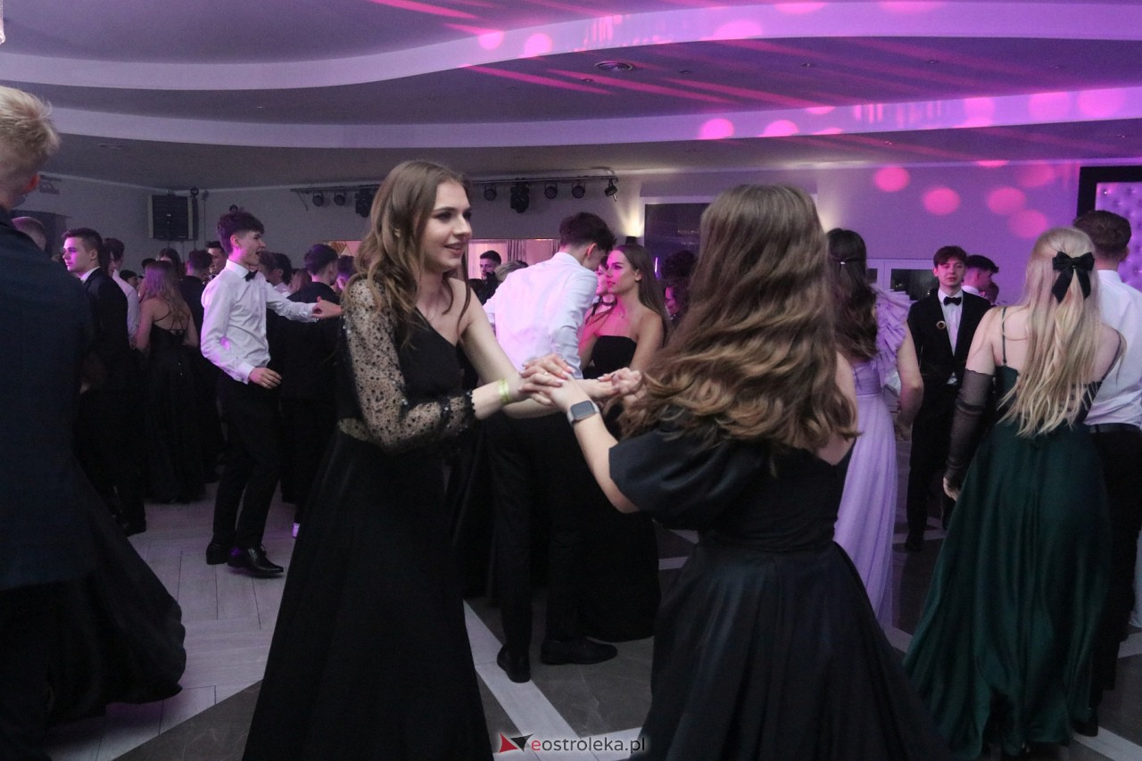 Studniówka II LO w Ostrołęce 2024 [10.02.2024] - zdjęcie #4 - eOstroleka.pl