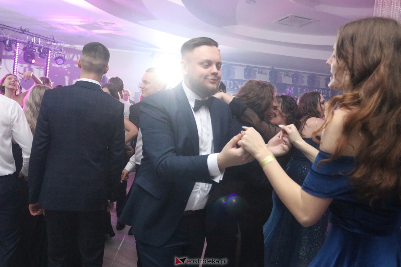 Studniówka II LO w Ostrołęce 2024 [10.02.2024] - zdjęcie #2 - eOstroleka.pl