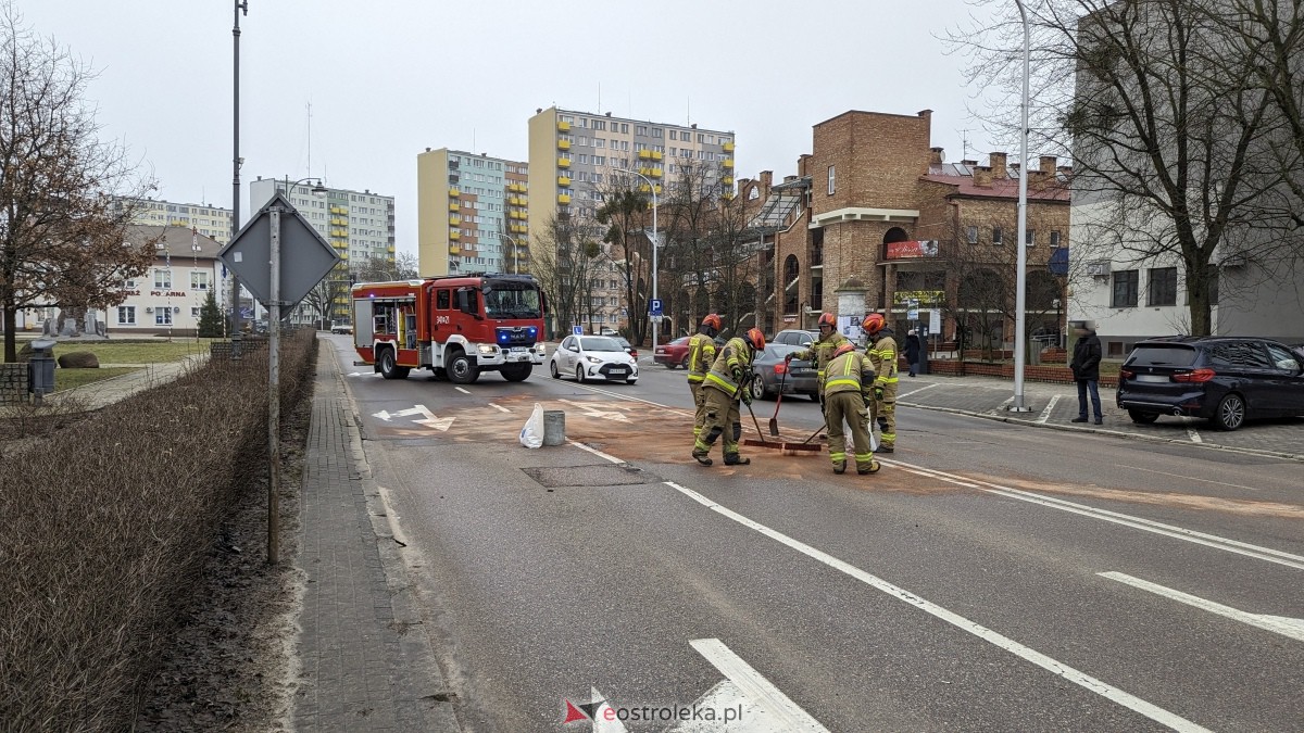 Wypadek w centrum Ostrołęki [11.02.2024] - zdjęcie #2 - eOstroleka.pl