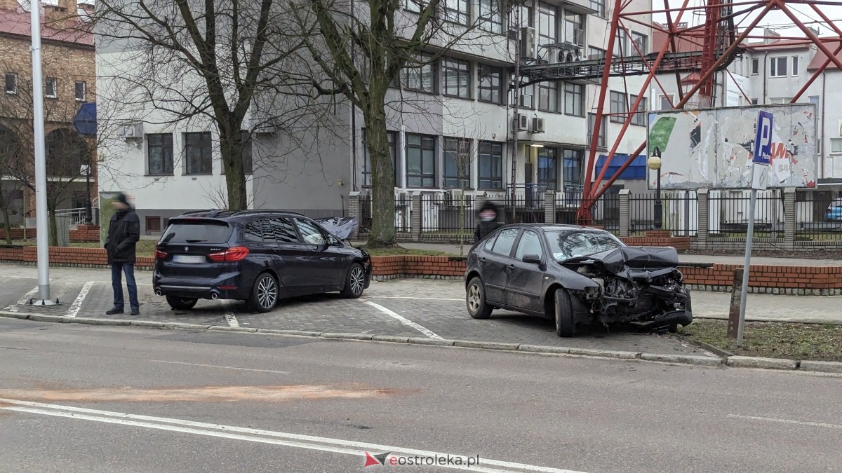 Wypadek w centrum Ostrołęki [11.02.2024] - zdjęcie #3 - eOstroleka.pl