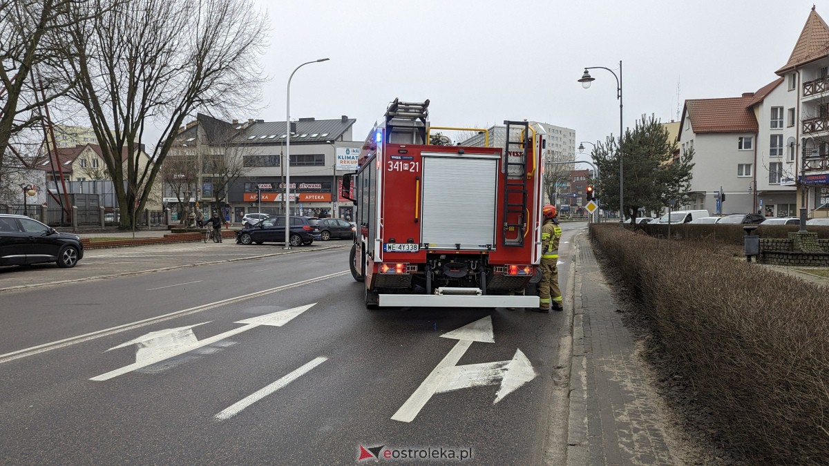 Wypadek w centrum Ostrołęki [11.02.2024] - zdjęcie #8 - eOstroleka.pl
