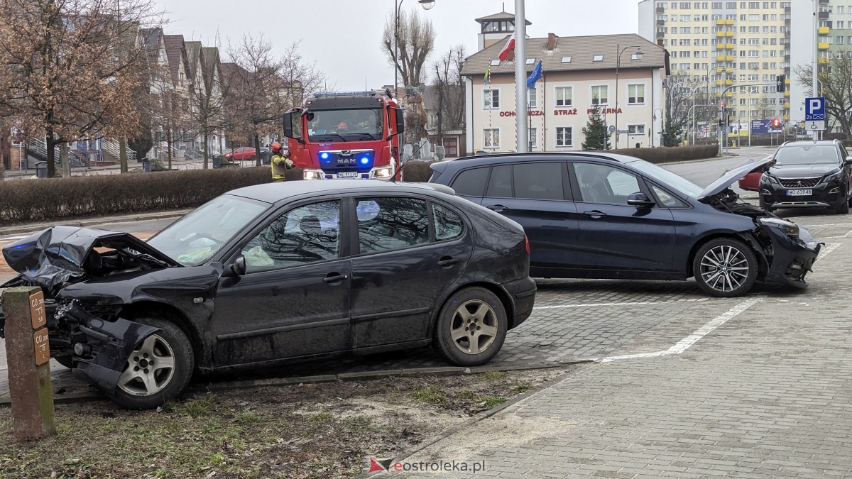 Wypadek w centrum Ostrołęki [11.02.2024] - zdjęcie #20 - eOstroleka.pl