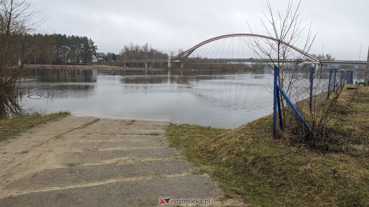 Poziom wody w Narwi - stan z 11 lutego 2024 [11.02.2024] - zdjęcie #1 - eOstroleka.pl
