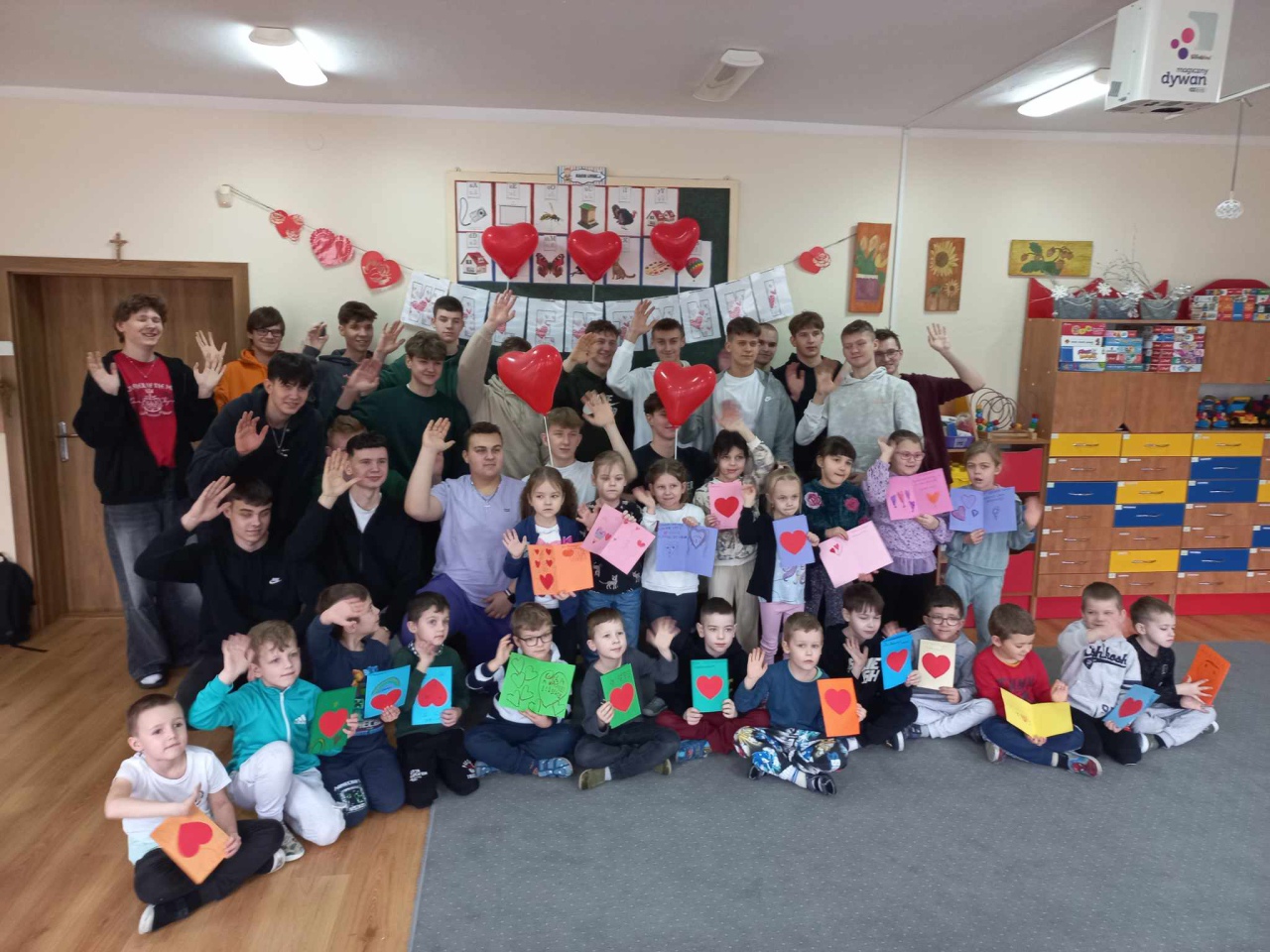 Młodsi - starszym, starci - młodszy czyli uczniowie seniorom, uczniowie przedszkolakom. Innowacja pedagogiczna ZSZ 1 w Ostrołęce - zdjęcie #9 - eOstroleka.pl