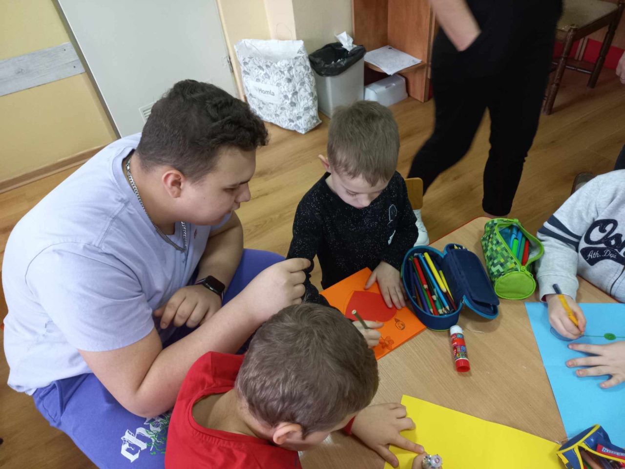 Młodsi - starszym, starci - młodszy czyli uczniowie seniorom, uczniowie przedszkolakom. Innowacja pedagogiczna ZSZ 1 w Ostrołęce - zdjęcie #5 - eOstroleka.pl