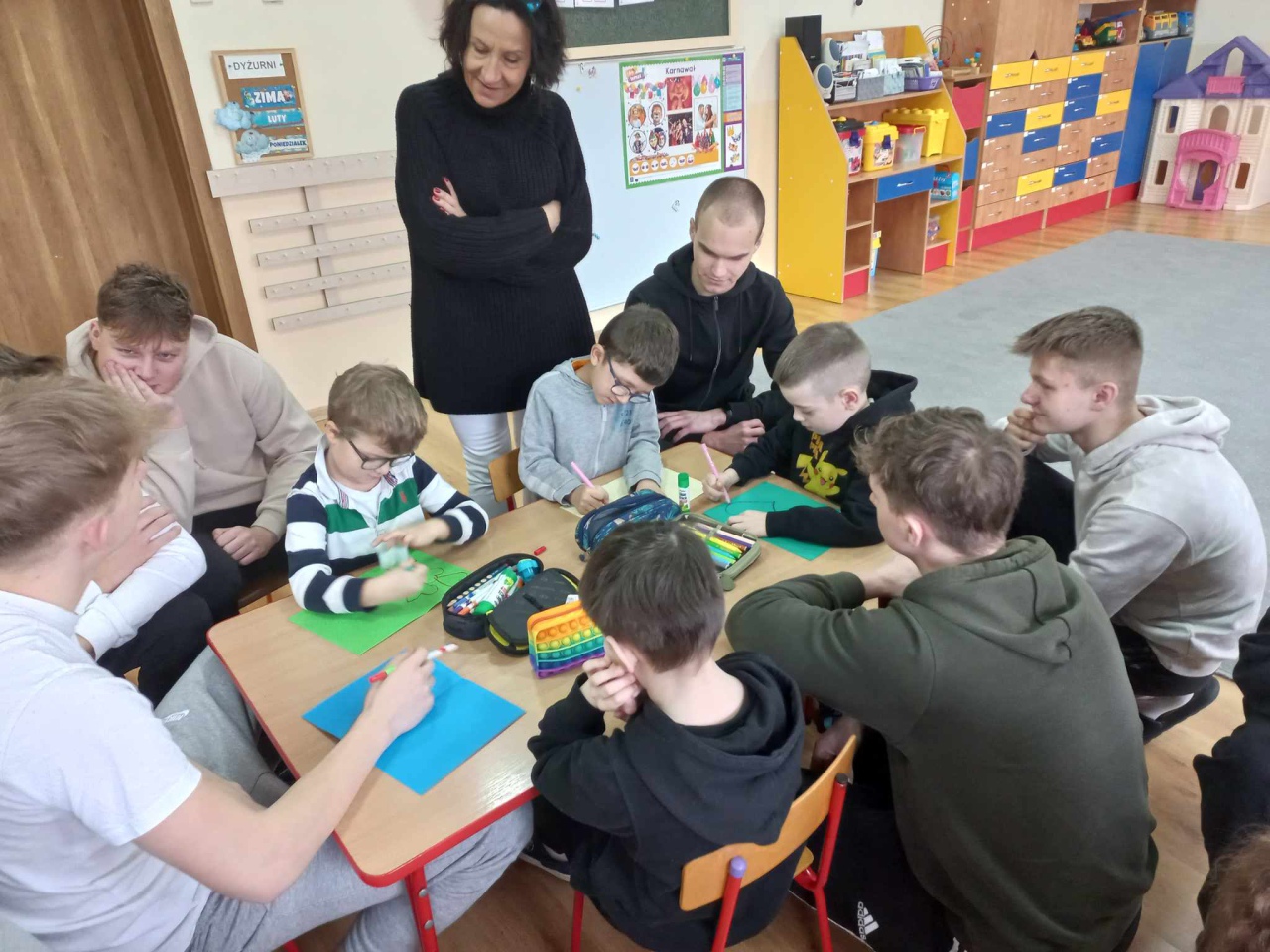 Młodsi - starszym, starci - młodszy czyli uczniowie seniorom, uczniowie przedszkolakom. Innowacja pedagogiczna ZSZ 1 w Ostrołęce - zdjęcie #4 - eOstroleka.pl