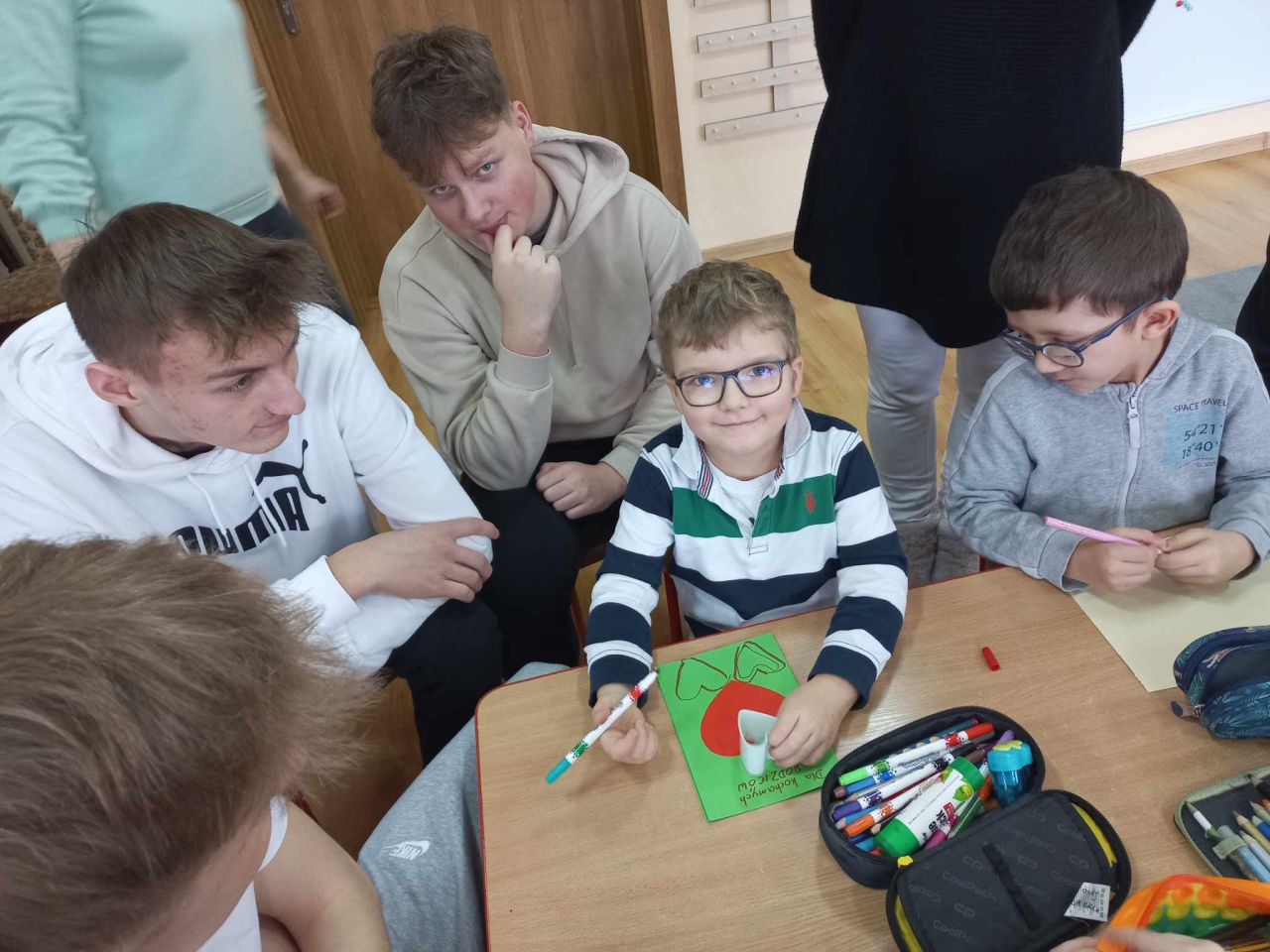 Młodsi - starszym, starci - młodszy czyli uczniowie seniorom, uczniowie przedszkolakom. Innowacja pedagogiczna ZSZ 1 w Ostrołęce - zdjęcie #1 - eOstroleka.pl