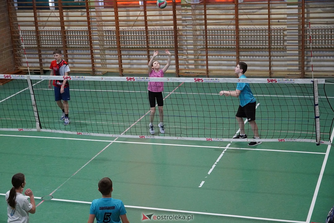 Walentynkowy turniej siatkówki w SP nr 5 [14.02.2024] - zdjęcie #3 - eOstroleka.pl